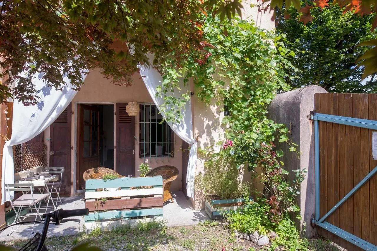 Le Petit Saigon Apartment Annecy France