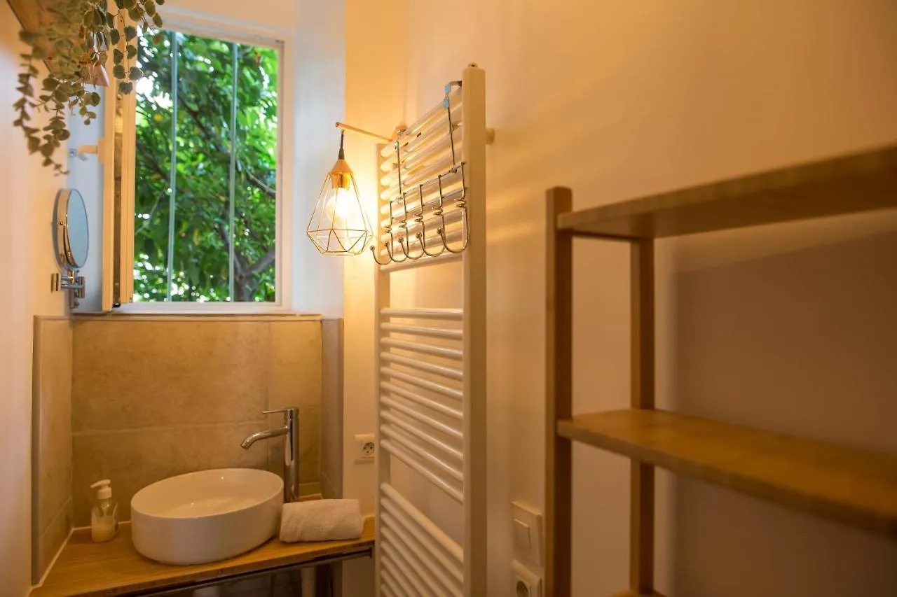 Le Petit Saigon Apartment Annecy 0*,  France